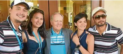  ??  ?? From left: John Estrada, Priscilla Meirelles, Jack Nicklaus, Jo Villablanc­a and Derek Ramsay