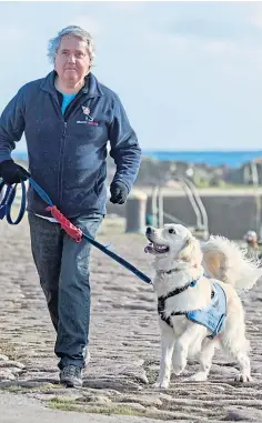  ??  ?? COMPANION: Golden retriever Lyn is more than just a friend – she’s a lifeline for Chris.