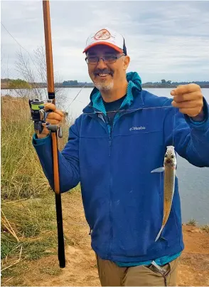  ??  ?? En las cavas y tosqueras hay que buscar en qué parte de la columna de agua están comiendo los pejes. Todas las propuestas garantizan buena pesca de una u otra especie en ámbitos con poca presión cercanos a la Capital Federal.