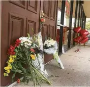  ?? Keri Blakinger / Houston Chronicle ?? Flowers line the entrance of Sunny Side of the Street on FM 2920 in Spring after the café’s beloved chef was slain Sunday evening.