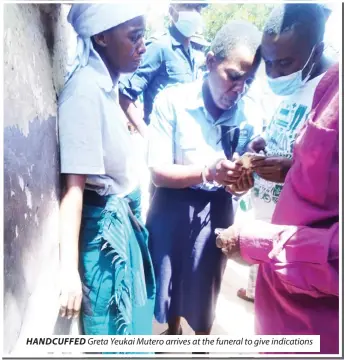  ?? ?? HANDCUFFED Greta Yeukai Mutero arrives at the funeral to give indication­s