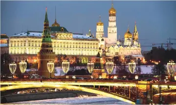  ?? — AFP photo ?? Photo shows the Kremlin complex (rear) and the Bolshoy Kamenny bridge crossing the river Moskva in Moscow.