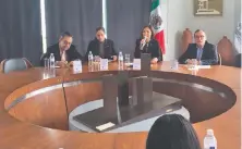  ??  ?? La presidenta del colegio, Susana Miranda, dijo que a los egresados del plantel que participen en el programa se les validará su servicio social.