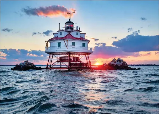  ??  ?? Gateway to Washington: Thomas Point Shoal Light, Chesapeake Bay, 1825