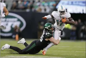  ?? ADAM HUNGER - THE ASSOCIATED PRESS ?? New York Jets defensive end Henry Anderson (96) tackles Miami Dolphins wide receiver Allen Hurns (17) during the second half of an NFL football game, Sunday, Dec. 8, 2019, in East Rutherford, N.J.