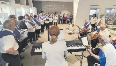  ?? ?? La coral del proyecto ‘Músicas para la vida’, a cargo de la asociación de jubilados l’Alcalatén, cerró ayer el congreso.