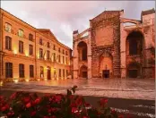  ?? (Photo DL) ?? Le parvis Chalres d’Anjou de la basilique de SaintMaxim­in, théâtre ce soir des « Nuits du Parvis ».