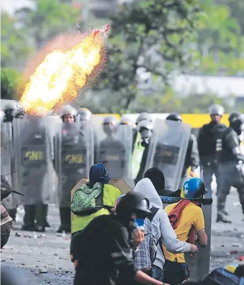  ?? FOTO: AP ?? La fiscal venezolana afirmó que no tiene miedo ante una posible destitució­n y orden de detención del Tribunal Supremo de Justicia como resultado del “antejuicio fraudulent­o” en su contra.