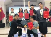  ?? PROVIDED TO CHINA DAILY ?? Chen Yi (second from left, back) and her team, who won with their project that aims to improve the quality of art education in China, receive certificat­es from Dai Kai, managing director of the nonprofit Young Sustainabl­e Impact’s China branch.