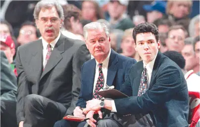  ?? SUN-TIMES PHOTO ?? Tex Winter (center) and Phil Jackson (left) had a successful partnershi­p with the Bulls, then the Lakers.