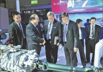  ?? PROVIDED TO CHINA DAILY ?? Axles displayed by Sinotruk at an auto show in Shanghai attract internatio­nal buyers.