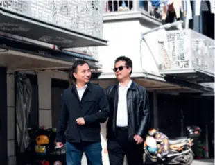  ?? ?? Wang Yongcheng (right), a visually impaired deputy to the 14th National People’s Congress, is on his way to visit families of people with disabiliti­es to learn more about their needs, in Gulou District, Fuzhou City, Fujian Province, on February 18