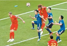  ??  ?? Fellaini (8) fue un verdadero dolor de cabeza para los japoneses