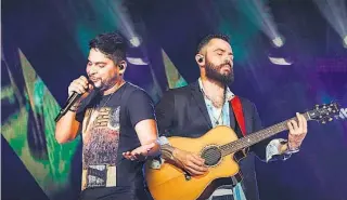  ??  ?? JORGE E MATEUS O ritmo da sofrência será transmitid­o pela dupla em seu canal no Youtube