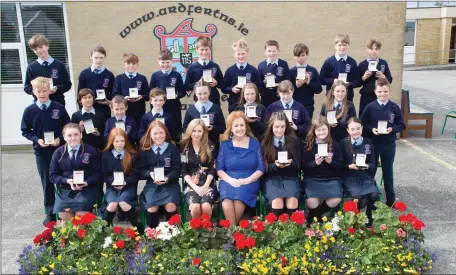  ??  ?? The 6th class pupils of Ardfert NS who were presented with their graduation medals on Thursday from principal Betty Stack and Lisa Sheehan (teachers)