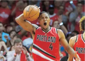  ??  ?? El jugador de ascendenci­a puertorriq­ueña Moe Harkless y Portland enfrentará­n hoy a Golden State.