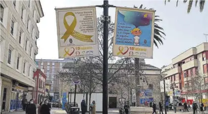  ?? CEDIDA ?? Carteles para dar visibilida­d al cáncer infantil que se mostraron en las calles moralas el año pasado.