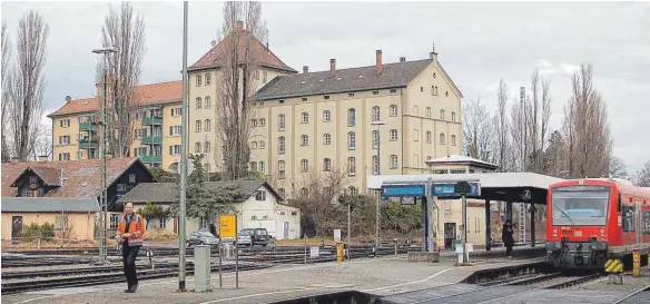  ?? FOTO: UWE JAUSS ?? Geräumt wegen mangelnden Brandschut­zes: ein Wohnhaus auf der Lindauer Insel.