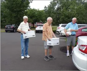  ?? BOB KEELER-MEDIANEWS GROUP ?? Peter Becker Community Woodworker­s’ Associatio­n members, from left, Jerry Lee, Ron Foley and Bob Coble prepare to load wooden toy trucks for children in Ukraine into Sister Joann Sosler’s car.