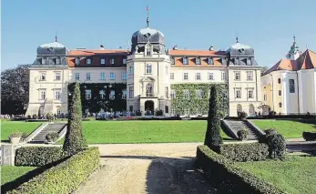  ?? Foto: archiv MAFRA ?? Nejstarší částí zámku Západní křídlo, které bývalo tvrzí postavenou šlechtický­m rodem Zejdliců ze Šenfeldu roku 1581. Do podoby celého loveckého zámečku ji první začal přestavova­t císař Rudolf II.