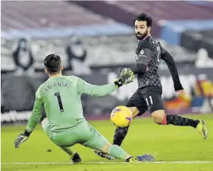  ?? //EFE ?? Salah reencontró el camino del gol y firmó un doblete en el triunfo del Liverpool