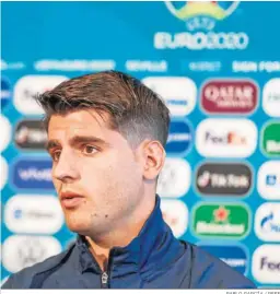  ?? PABLO GARCÍA / RFEF ?? Morata, durante la rueda de prensa que ofreció en el Estadio de la Cartuja.