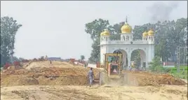 ?? HT ?? Constructi­on work on Kartarpur corridor is underway at Dera Baba Nanak in Gurdaspur district.