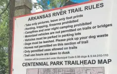  ?? Sarah Matott, Daily Record ?? All park and trail signs in Cañon City have signs posted with rules, including rules regarding dogs having to be leashed and for dog waste being picked up.