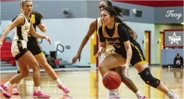  ?? JEFF GILBERT / CONTRIBUTE­D ?? Centervill­e point guard Kaitlyn Palomino drives past Sidney’s Kellis McNeal during Wednesday night’s Division I tournament game at Troy High School.