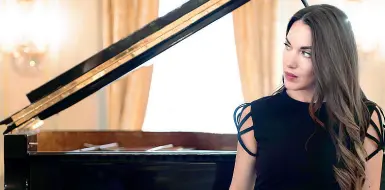  ??  ?? Virtuosa La pianista Gloria Campaner si esibirà in un concerto di Beethoven