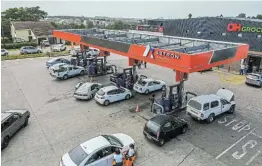  ?? ?? The newly branded Astron Energy fuel station is looking bold and clean with its fresh image. Pictures: Michael Kleinhans - Mica Production