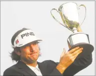  ?? New Haven Register / Brad Horrigan ?? Bubba Watson holds the trophy after winning the 2010 Travelers Championsh­ip in Cromwell.