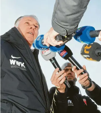  ?? Foto: Ulrich Wagner ?? Stefan Reuter, der Geschäftsf­ührer Sport des FC Augsburg, stellte sich am Montag den Fragen der Presse.