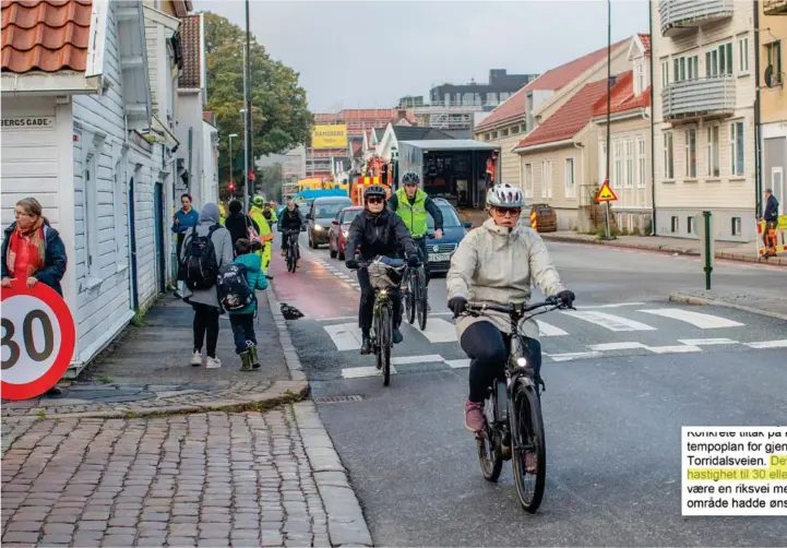  ?? FOTO: KRISTIN ELLEFSEN / FÆDRELANDS­VENNEN ?? I Tordenskjo­lds gate blir det nå 30-sone. Fylket har bedt om dette også i andre deler av Kvadrature­n. Her fra en markering i 2023.