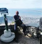  ??  ?? Behind the writer is a panoranic view of Table Bay from the Table Mountain