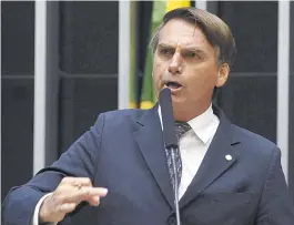  ??  ?? O deputado Jair Bolsonaro cresce como representa­nte da direita