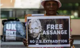  ?? US. Photograph: Xinhua/REX/Shuttersto­ck ?? A supporter of Julian Assange holds up a sign outside the Home Office in London. Canberra has been urged to intervene in the Australian WikiLeaks co-founder’s extraditio­n to the