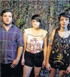  ?? Rodolfo gonzalez / american-statesman ?? (From left) Crooked Bangs’ Christophe­r Phillip Gonzalez, drummer, Samantha Wendel, guitar, Leda Ginestra, bass/ vocals