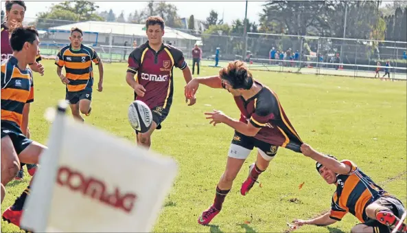 ?? Photo: TERESA HATTAN ?? COMAG have been sponsors of the Matamata College first XV for 18 years.