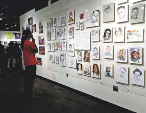  ?? | DAVID CORDERO MERCADO ?? En un evento privado para los familiares y sobrevivie­ntes, el Centro Histórico Regional del Condado de Orange inauguró una exhibición dedicada a Pulse y las 49 víctimas del ataque terrorista y crimen de odio.