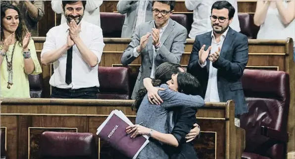  ?? EMILIA GUTIÉRREZ ?? Cinco horas de discursos.
Pablo Iglesias y su número dos, Irene Montero, coparon entre los dos media jornada de debate