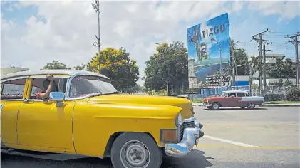  ?? AFP ?? Viejos. En Santiago de Cuba. La zona de Mariel, a 30 km de La Habana, es el área de mayor inversión.