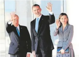  ?? ERNESTO AGUDO ?? Los Reyes dan la bienvenida al presidente de Portugal