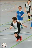  ?? Foto: TSV Meitingen ?? 800 Nachwuchsk­icker waren in der Mei tinger Halle am Ball. Darunter auch zahl reiche Mädchen.