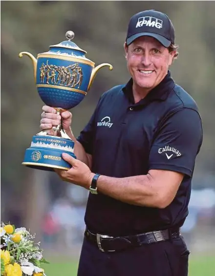  ?? AFP PIC ?? Phil Mickelson with his trophy after winning the World Golf Championsh­ip in Mexico City on Sunday following a play-off win over Justin Thomas.