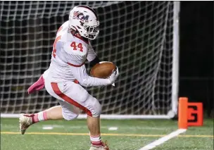  ?? GARY FOURNIER / SENTINEL & ENTERPRISE ?? North Middlesex Regional's Benjamin Whittemore scores a touchdown during Friday's game against Oakmont Regional.