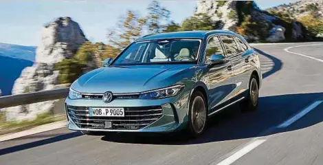  ?? Foto: Hersteller ?? Als ausgewogen­er Reisewagen ist der Volkswagen-Bestseller Passat mit jeder neuen Generation seit nunmehr 50 Jahren gewachsen.