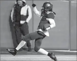  ?? Arkansas Democrat-Gazette/Thomas Metthe ?? DRAGON BALL: Junction City running back Dhante Gibson high-steps into the end zone at War Memorial Stadium in Little Rock Friday for the final touchdown in a 36-22 win for the Dragons against Hazen in the Class 2A state final.