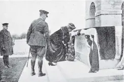  ?? ?? Queen Mary lays a wreath on the memorial tomb at Terlincthu­n cemetery near Boulogne, France, in memory of the fallen. — Otago Witness, 11.7.1922