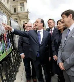  ??  ?? François Hollande et le ministre Patrick Kanner (à droite), en mai dernier.